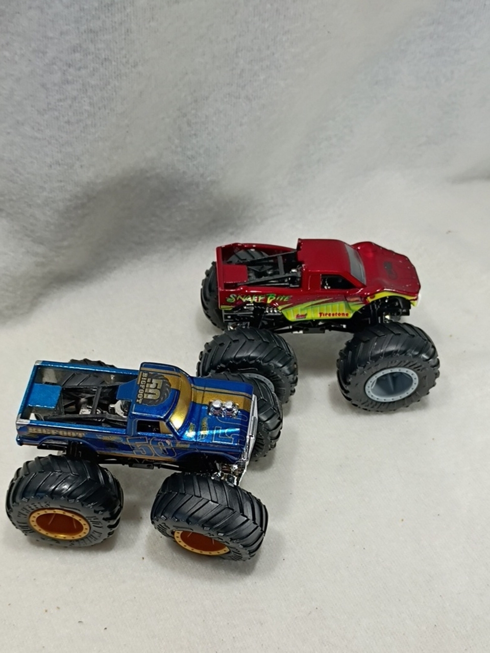 EUC Hot Wheels Monster Jam Set Of 2 Monster Trucks Big Foot And Snake Bite